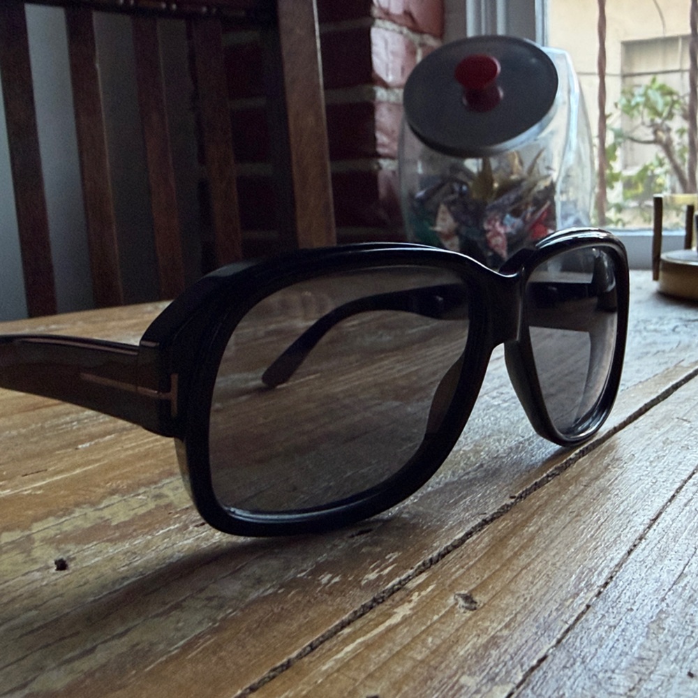Tom Ford Black Sunglasses TF837-N 01c 60 [] 13 140 as good as new!